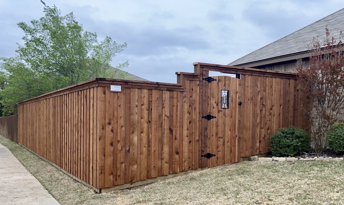 Pre-stained 7ft fence with cap and decorative gate
