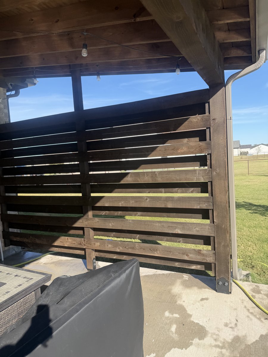 Pergola with horizontal privacy slats detail